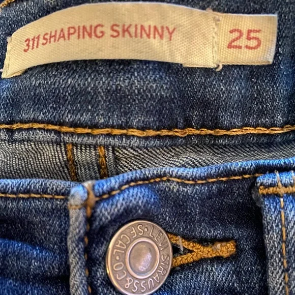 Levi’s 311 Shaping Skinny Jean’s - Picture 3 of 9